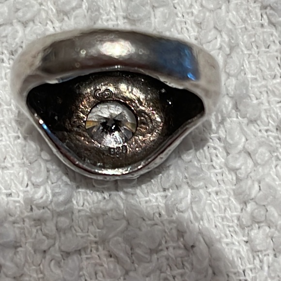 Sterling Silver Ring with stone in the middle - Picture 5 of 7